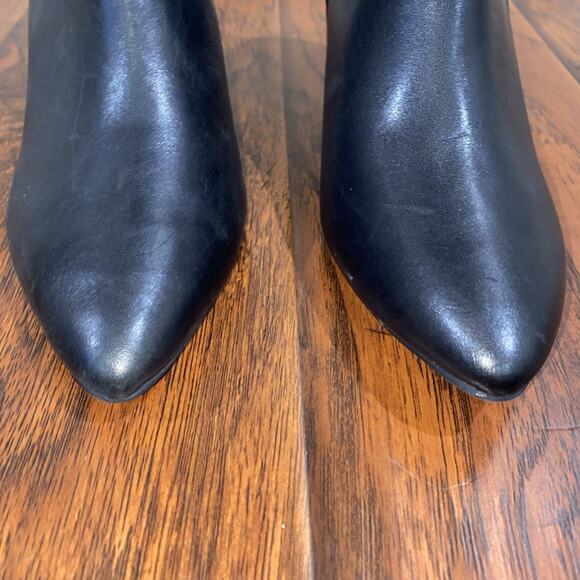 DKNY Chic Black Leather Alani Booties Sz 8 Pointed Toe Stilleto Heel Sleek - Picture 9 of 11